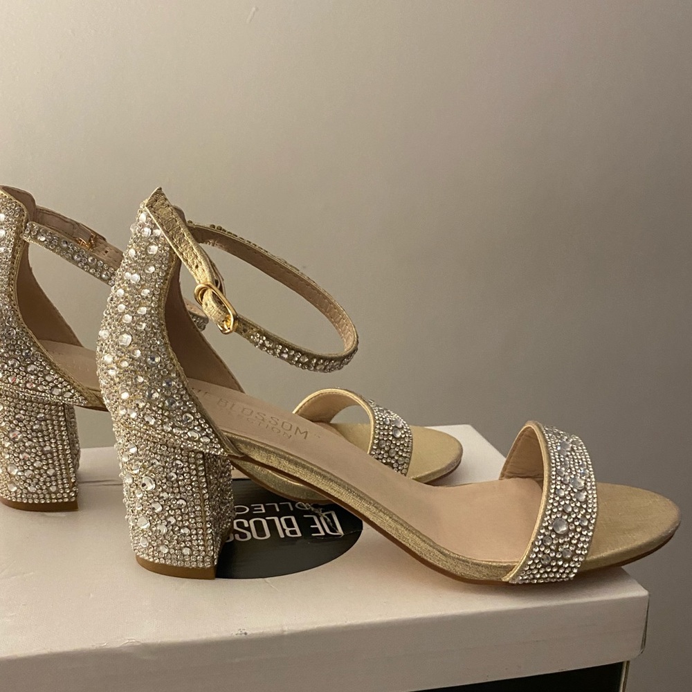Gorgeous rhinestone sandals!